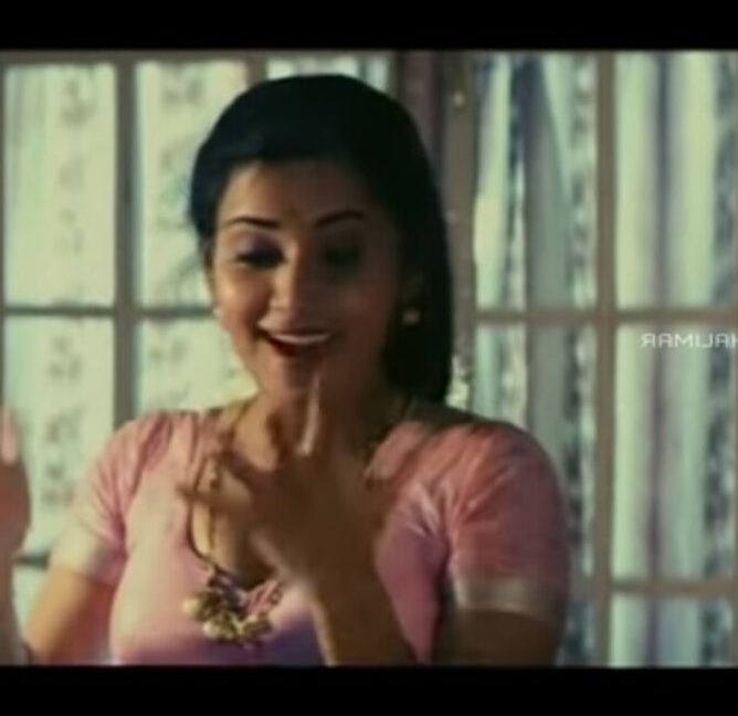 Actress Shruti Raj boob show