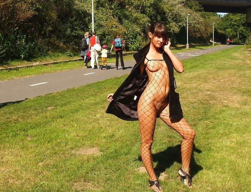 NUE SOUS MANTEAU