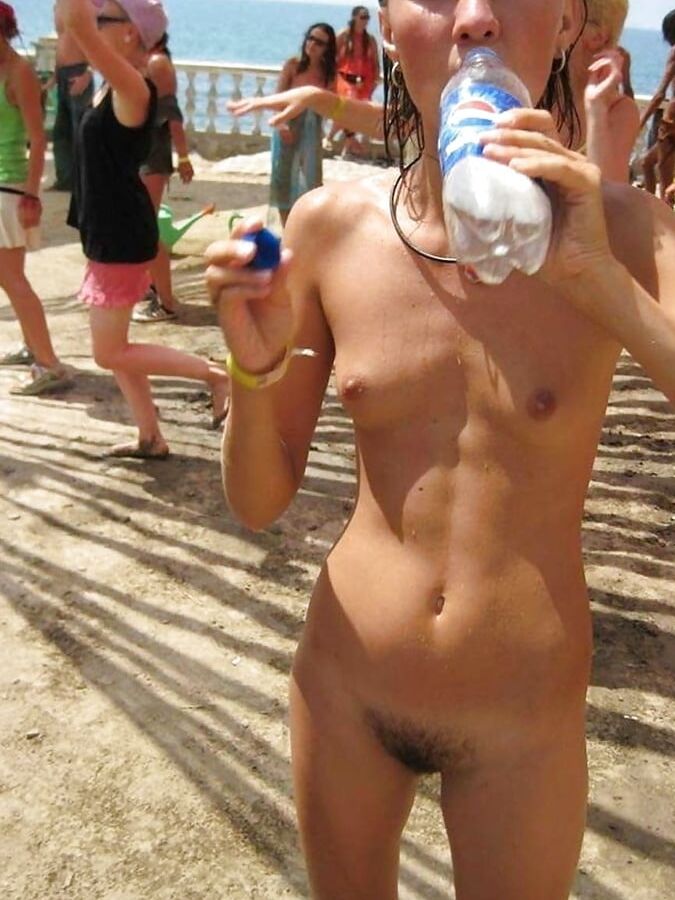 AMATEUR - NAKED ON THE BEACH