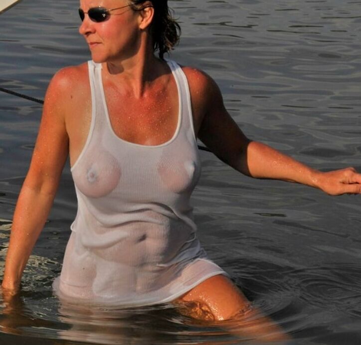 Sexy cougar MILF having fun