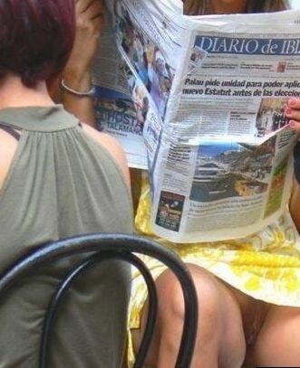 Upskirt Milf public no pantie