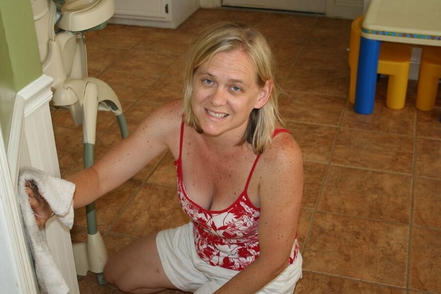 Mature MILF s ()