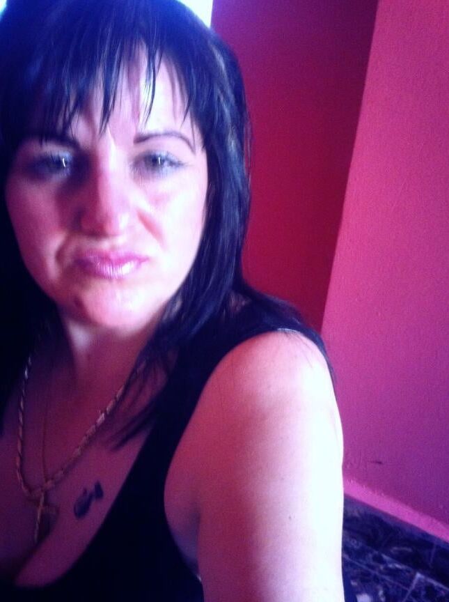 ROU ROMANIAN MILFS MOM HAS A GREAT CLEAVAGE