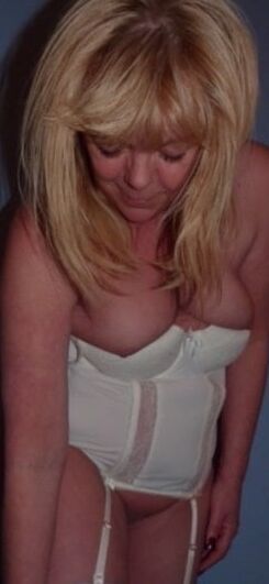 Send mature wife in lingerie