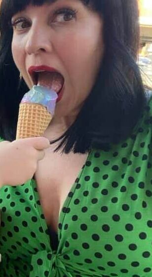 Grey delisle (voice actress)