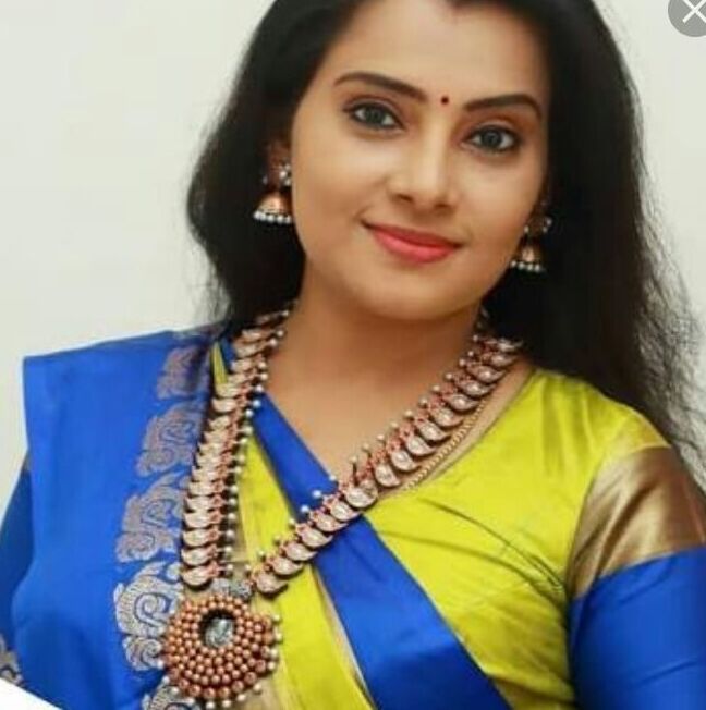 Actress Shruti Raj boob show