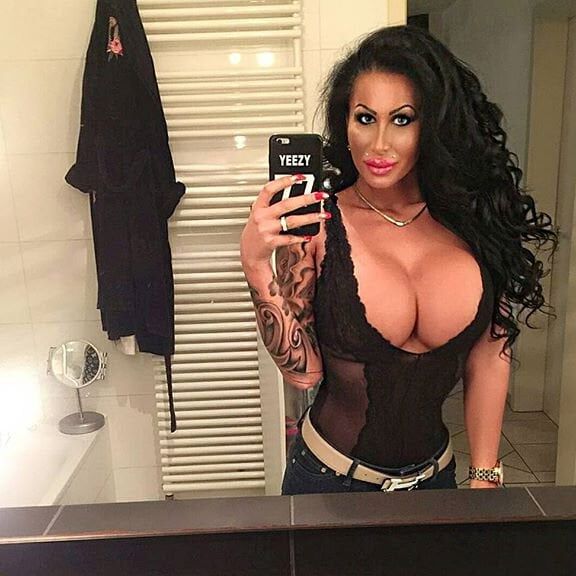 wonder women milf boobs