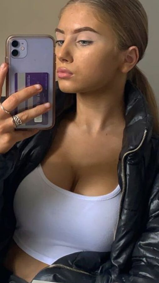 CHLOE IG BABE GREAT TITS