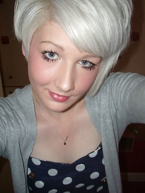 Kinky female friend would like rude comments on her photos