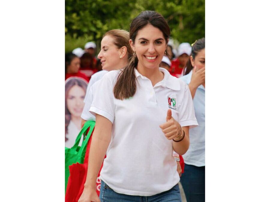 Milf Flaquita y culoncita Candidata mexicana - Politishian
