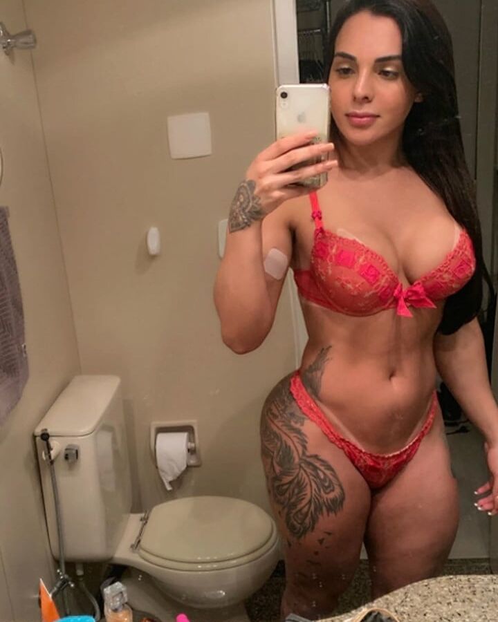 PUTA DO INSTAGRAM: Melyna Merlin