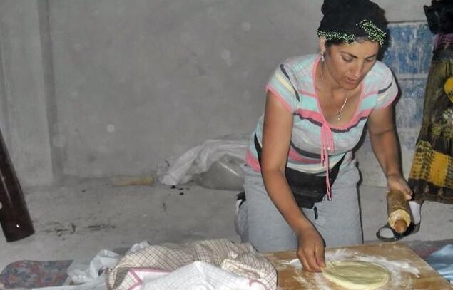 Turk koylu kadinlar olgun salvarli turbanli turkish ayaklar