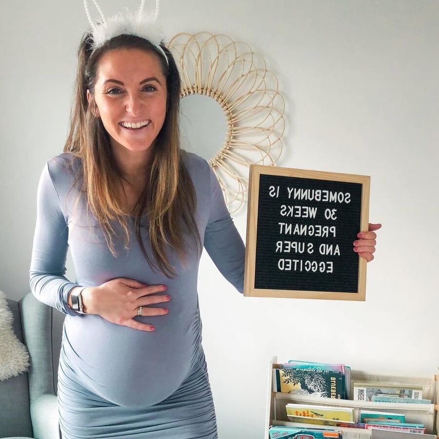 Pregnant amateur Kim is fucked like a bunny