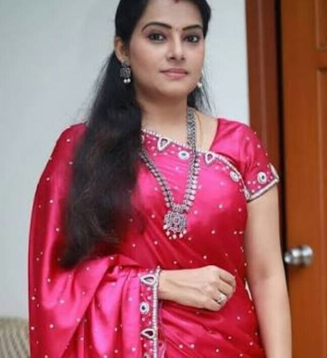 Actress Shruti Raj boob show