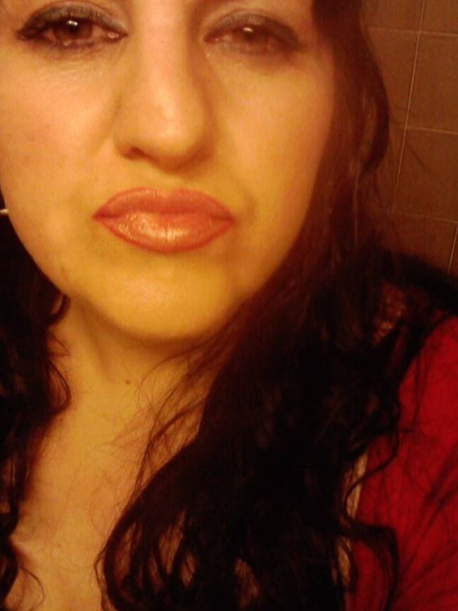 ROU ROMANIAN MILFS MOM HAS A GREAT CLEAVAGE