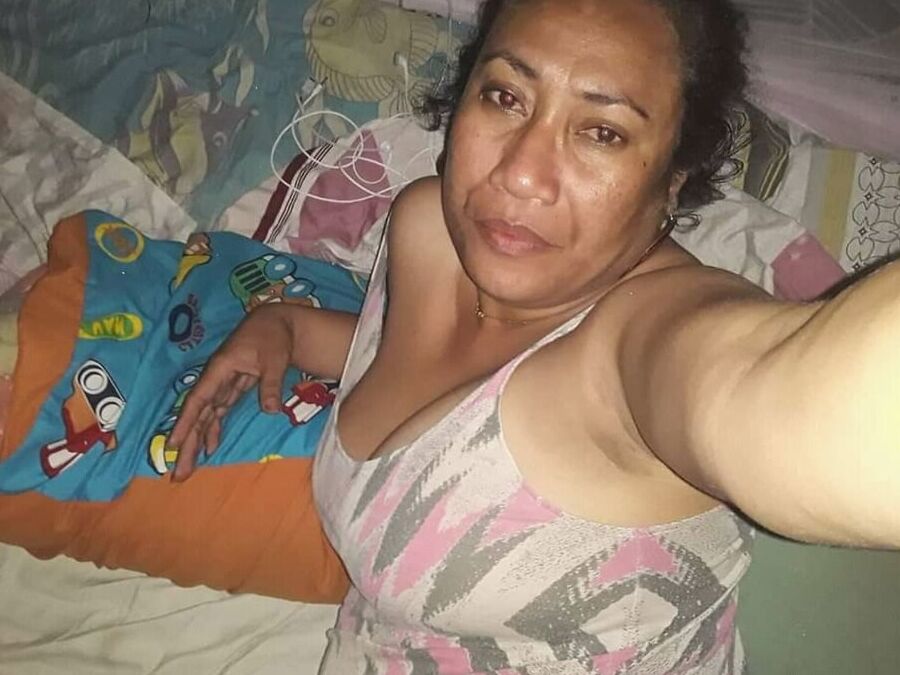 PNG Papua milf pose
