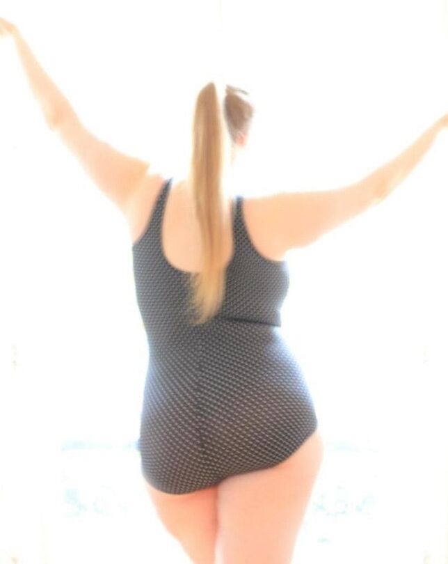 Curvy French redhead model Marianne Ternois (non nude)