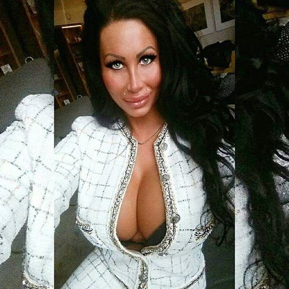 wonder women milf boobs