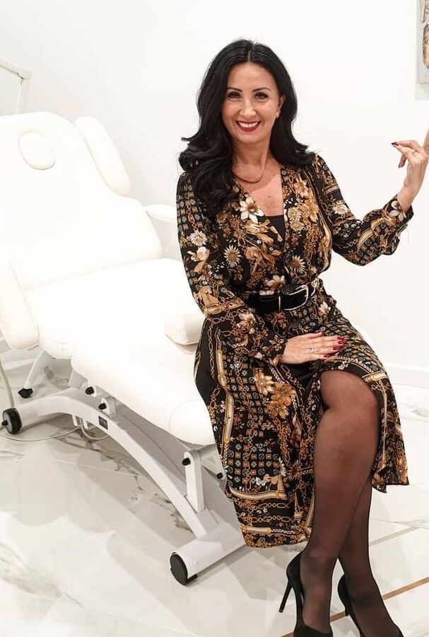 Hot mature mom Dr. Maria is so a horny MILF