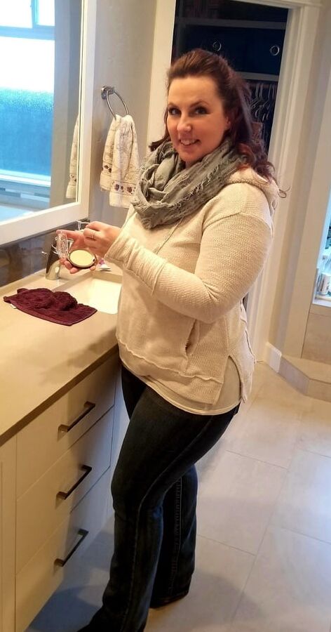 Cute BBW brun wife
