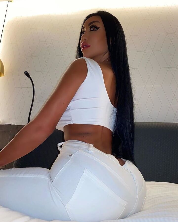 Amazing Bimbo - Celine Centino