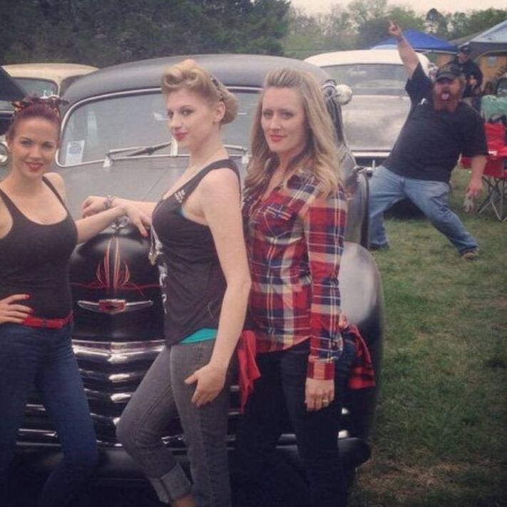Sexy babes (not naked)
