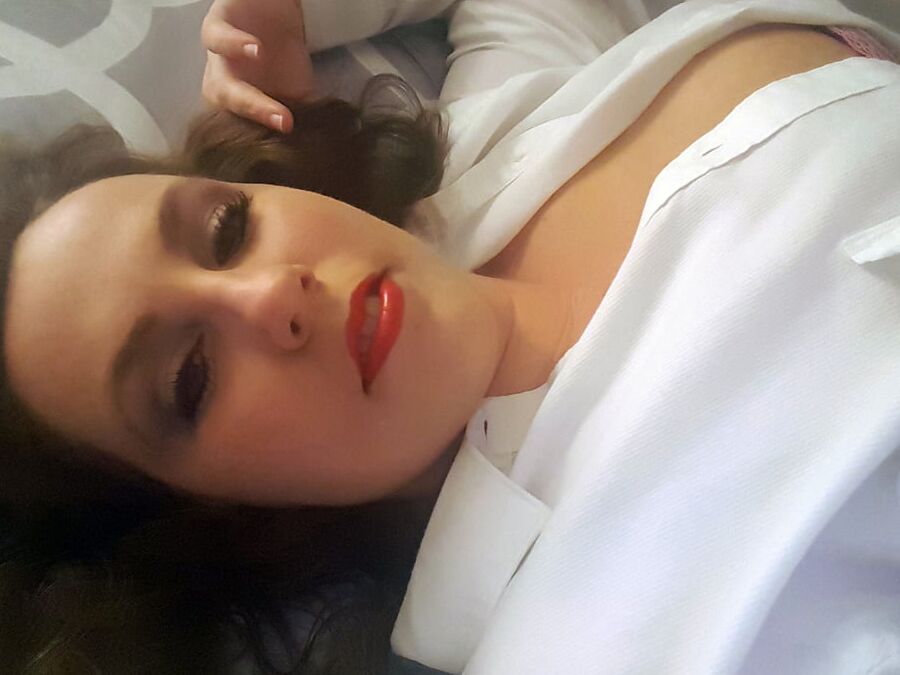 Cute BBW brun wife