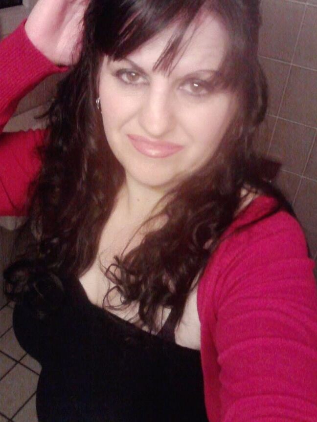 ROU ROMANIAN MILFS MOM HAS A GREAT CLEAVAGE