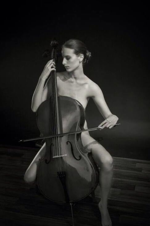 Nude Musicians