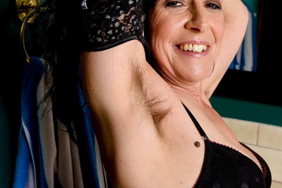 Model with saggy tits and hairy pussy