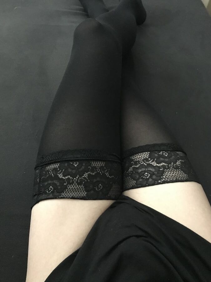 Zofe Nico devot mit Nylons und Dessous Ber.. Dresden