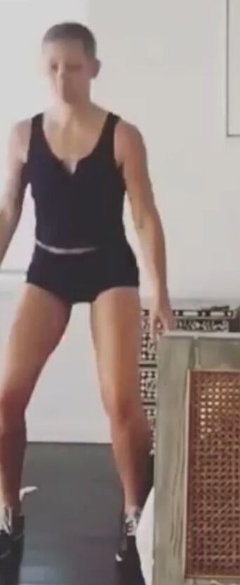 Evangeline Lilly in hot pants