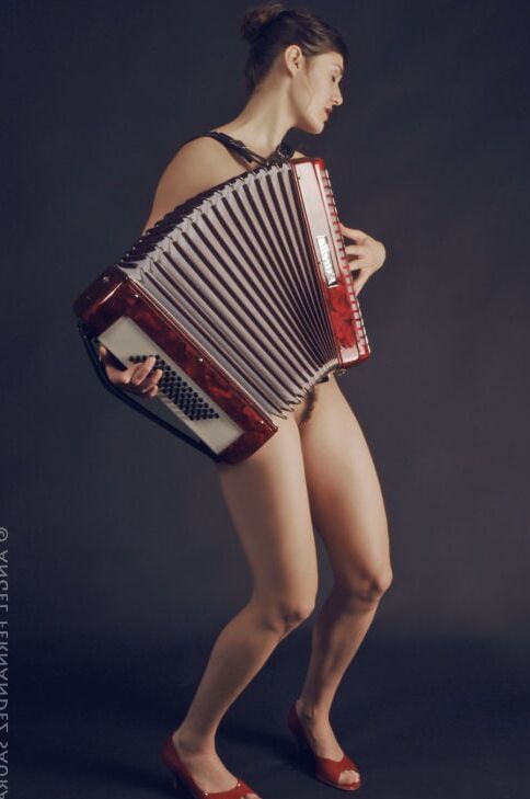 Nude Musicians