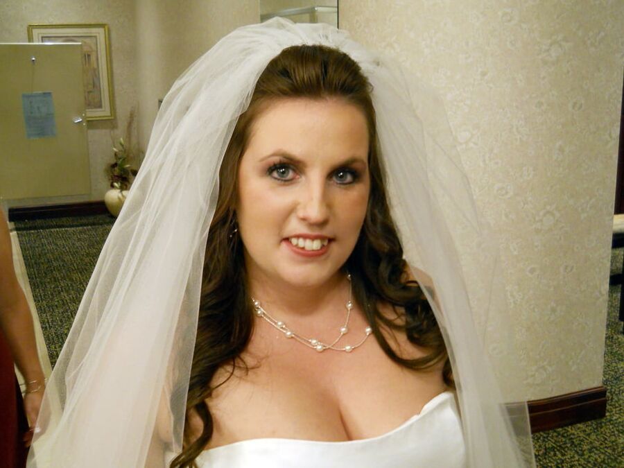 Cute BBW brun wife
