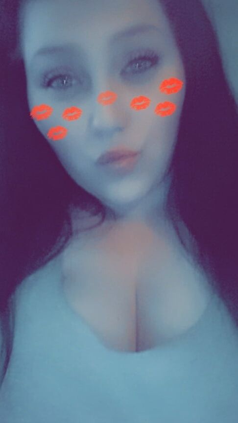 Sexy blue eyed babe