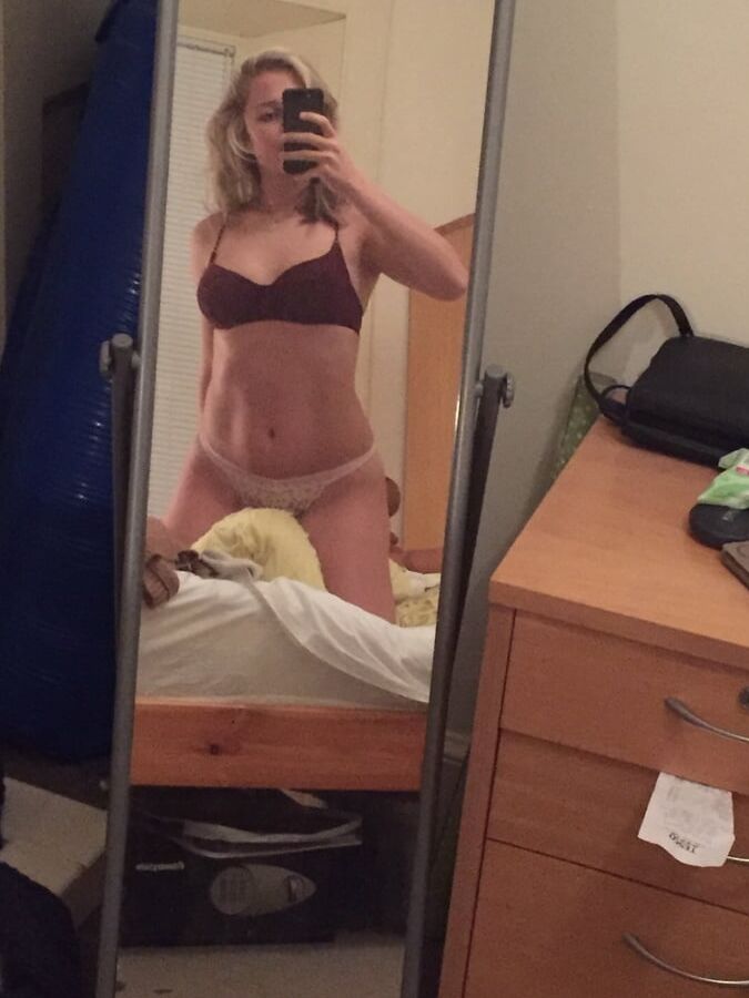 Selfies d&;une blonde