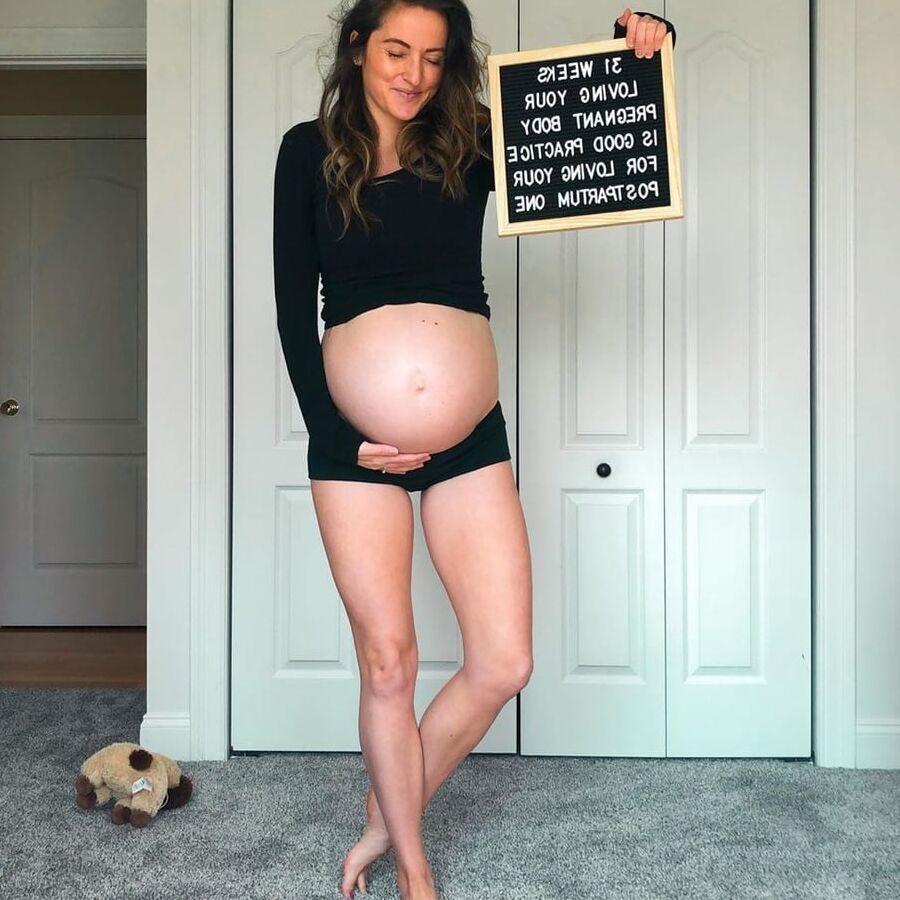 Pregnant amateur Kim is fucked like a bunny
