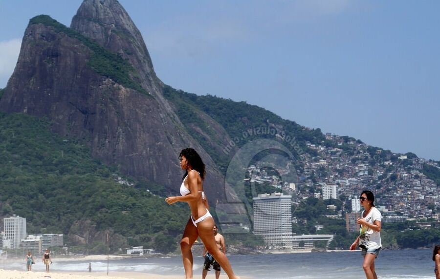 Debora Nascimento