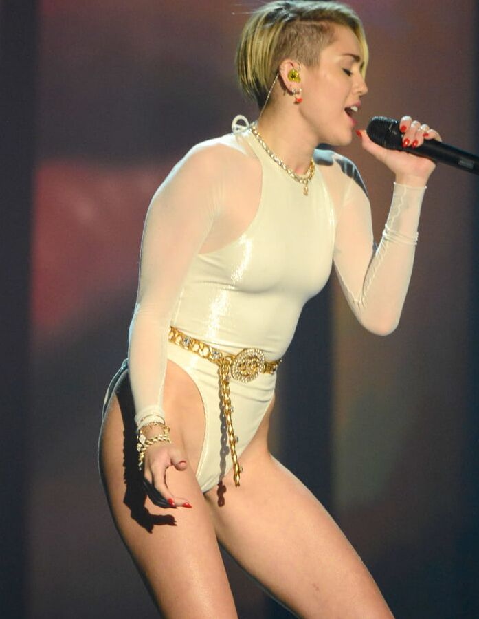 Sexy Miley - MTV EMAs