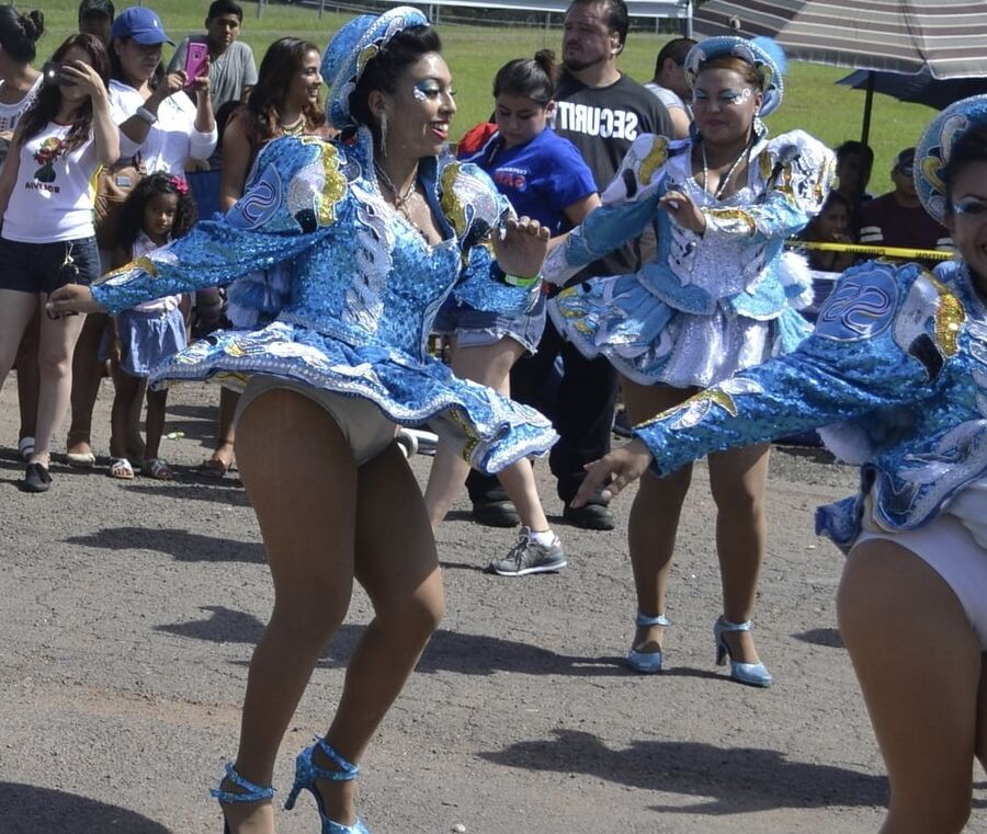 caporales in pantyhose