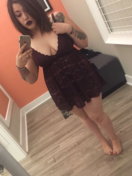 Curvy Latina
