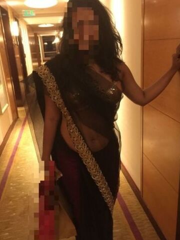 Sexy desi bhabhi hot saree