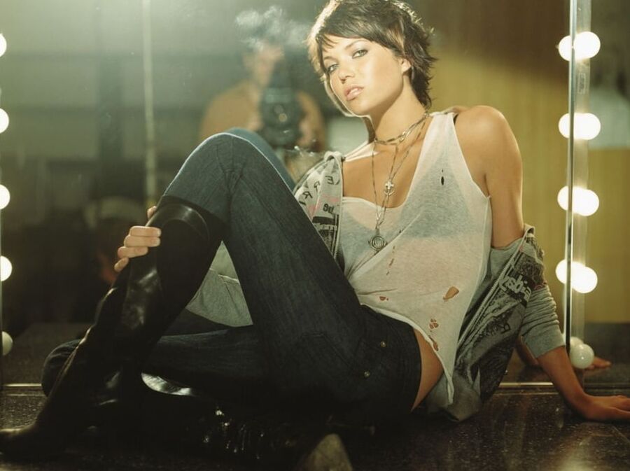 Mandy Moore - Rhapsody Magazine ()