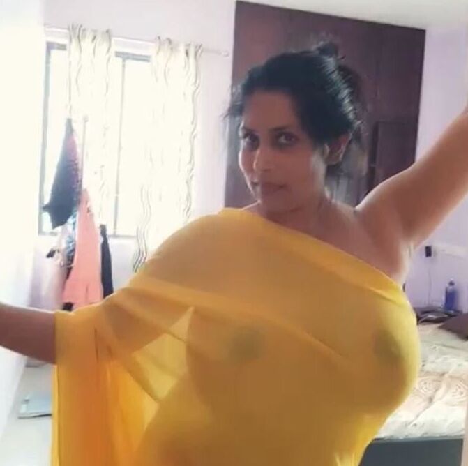 MATURE MILF BIG BOOB WIFE
