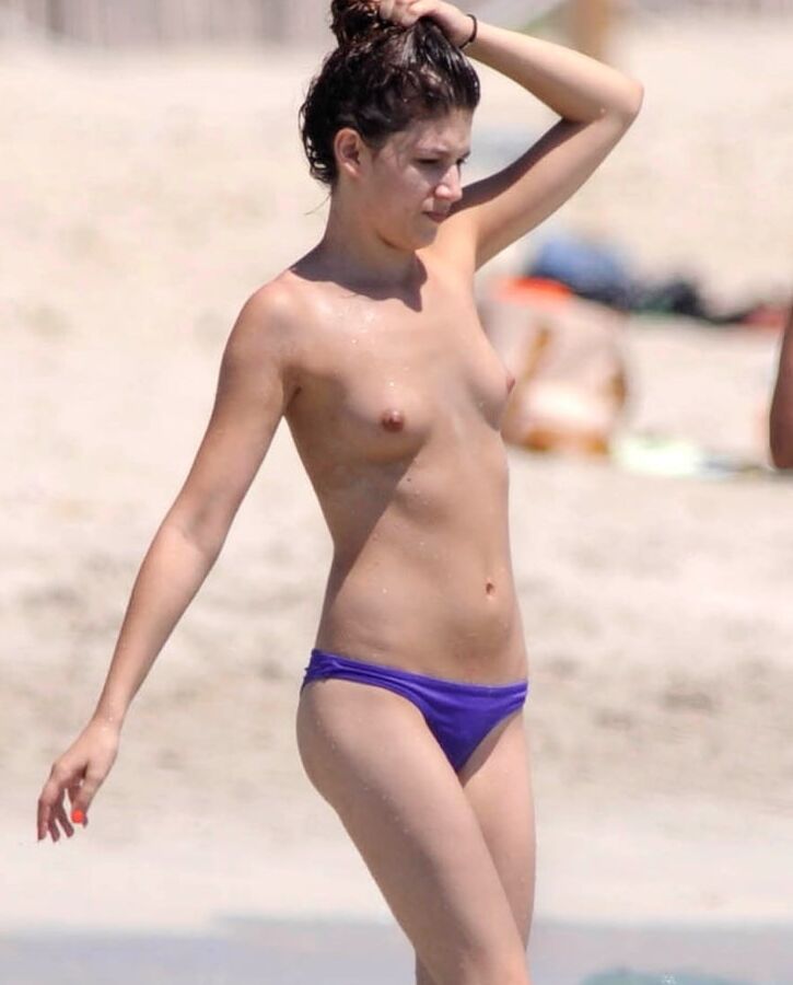 Ursula Corbero topless