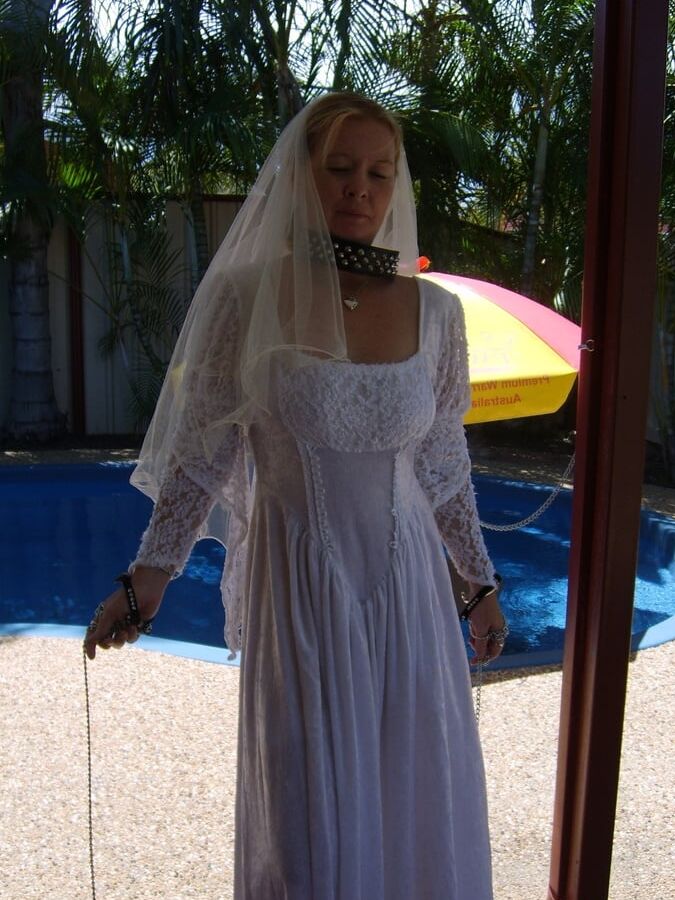 BRIDE SLUT SHELLEY