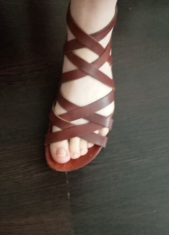 Turkish feet fetish (Turk hatunlardan ayak fetisi)