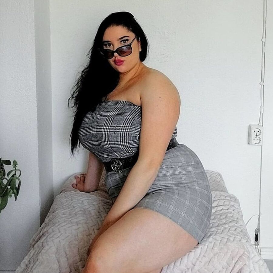 Finnish big tits BBW hottie Anni