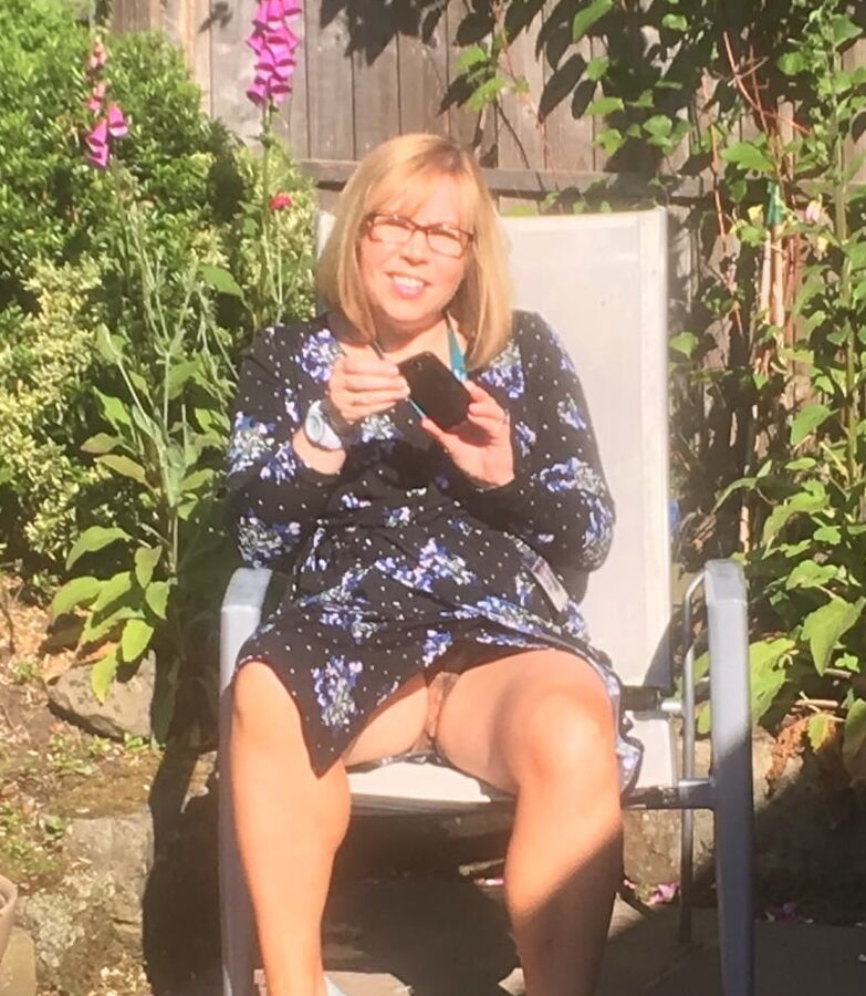 Matures sexy in the garden and yard