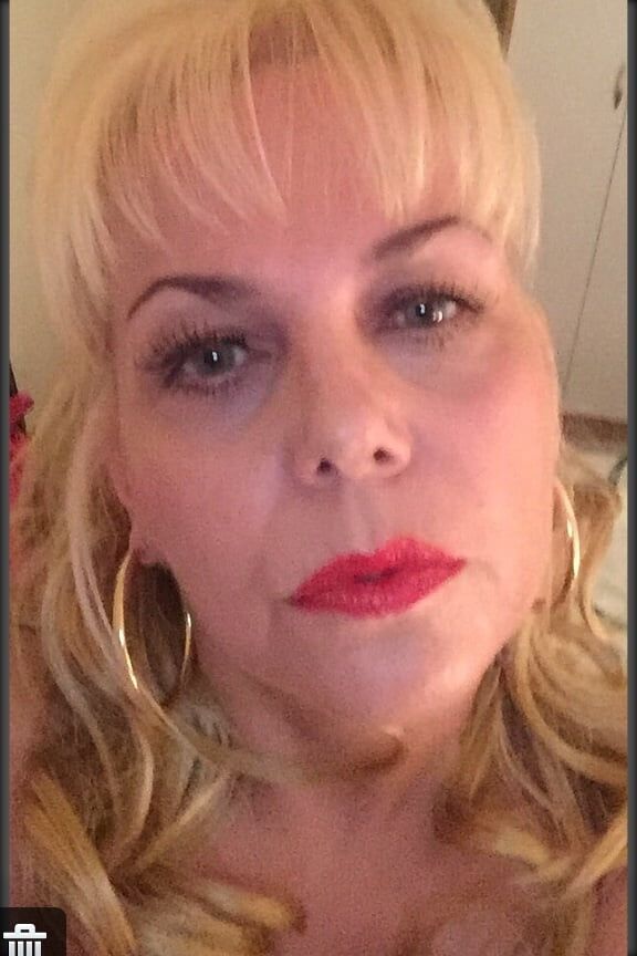 UK MARRIED SLUT THAT I FUCK IN GREECE EVERY SUMMER